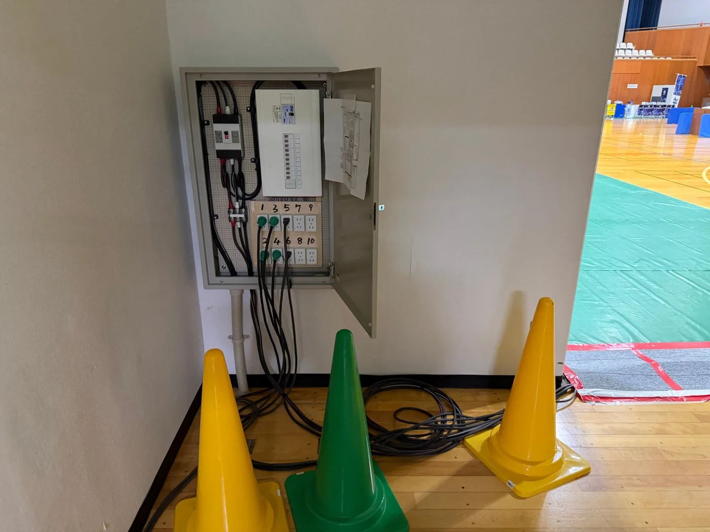 会場の分電盤から受電