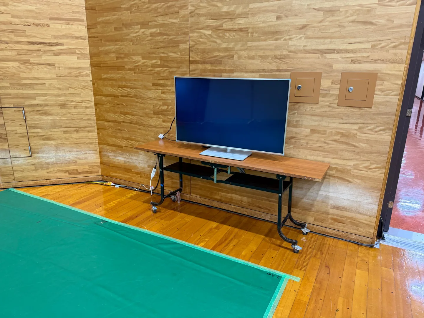 ブースの機器へ給電